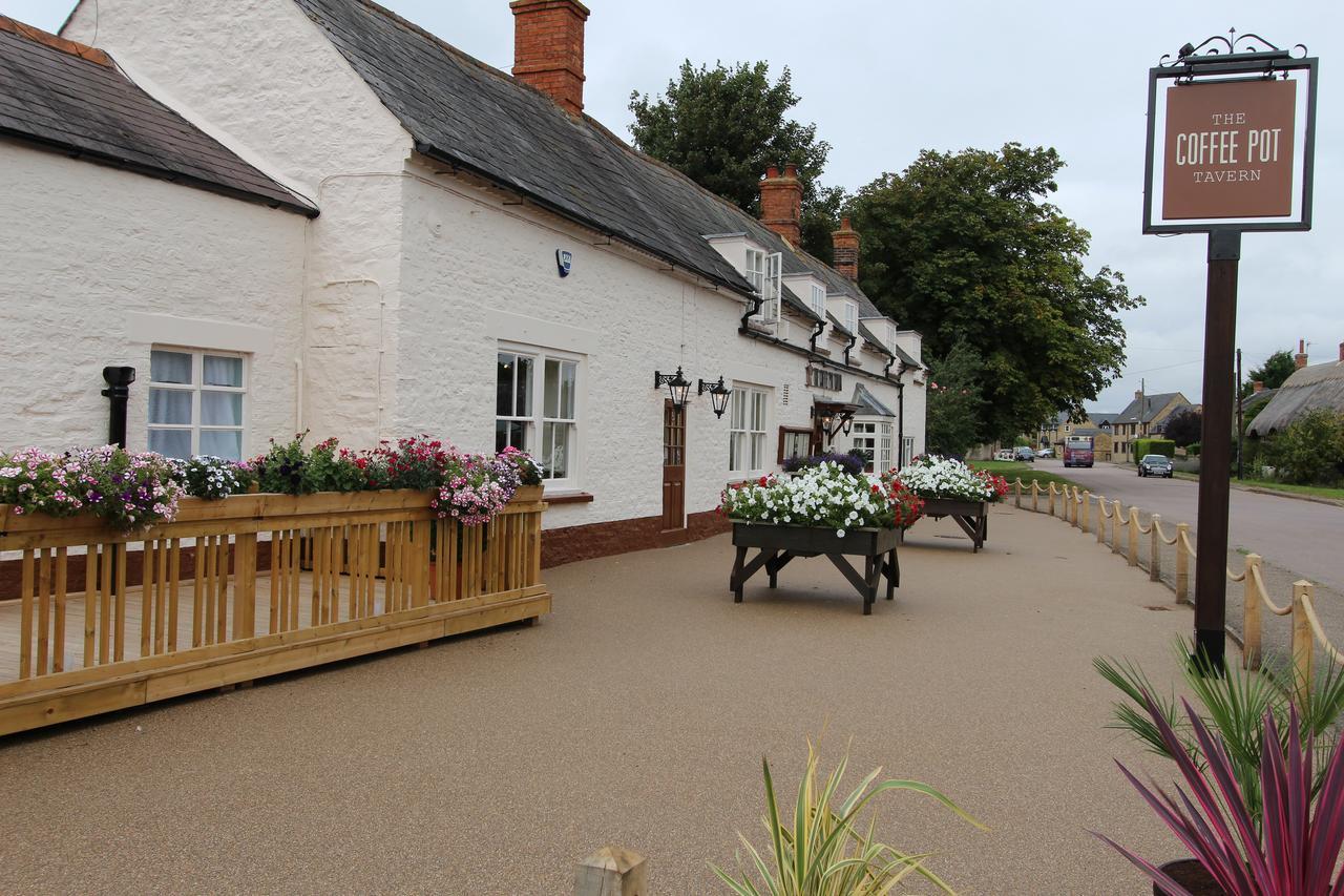 The Coffee Pot Tavern Bed & Breakfast Potterspury Eksteriør bilde